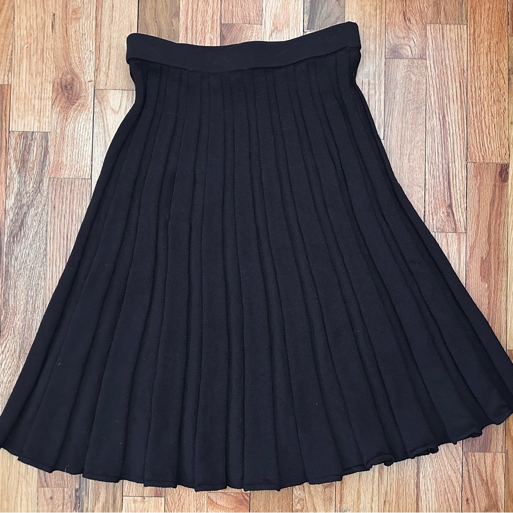 St. John Collection By Marie Gray ~ Black Pleated Skirt Size 4
